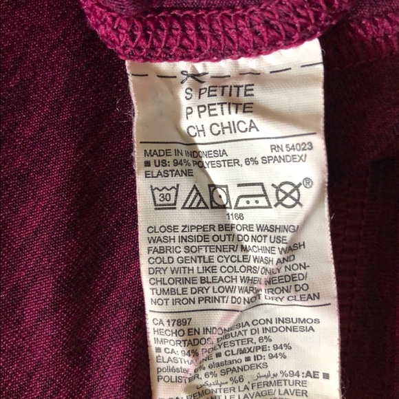 Petite S Old Navy active half zip pullover - Picture 5 of 6